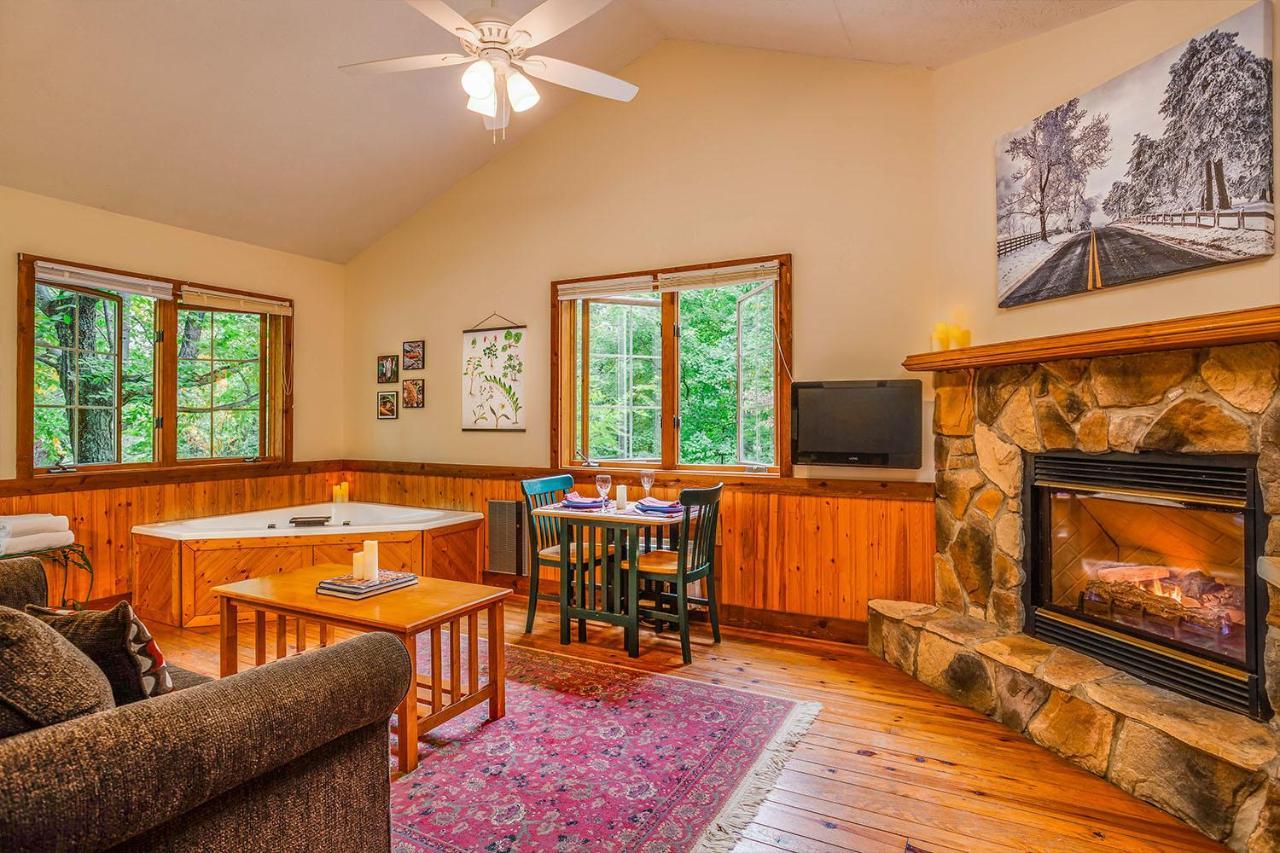 Love Ridge Mountain Lodging Lyndhurst Exteriör bild