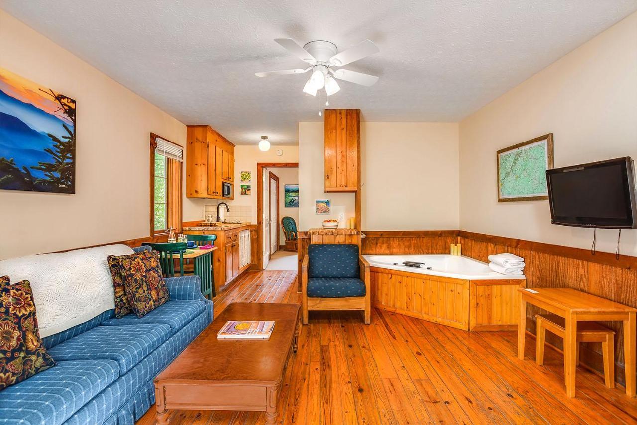Love Ridge Mountain Lodging Lyndhurst Exteriör bild