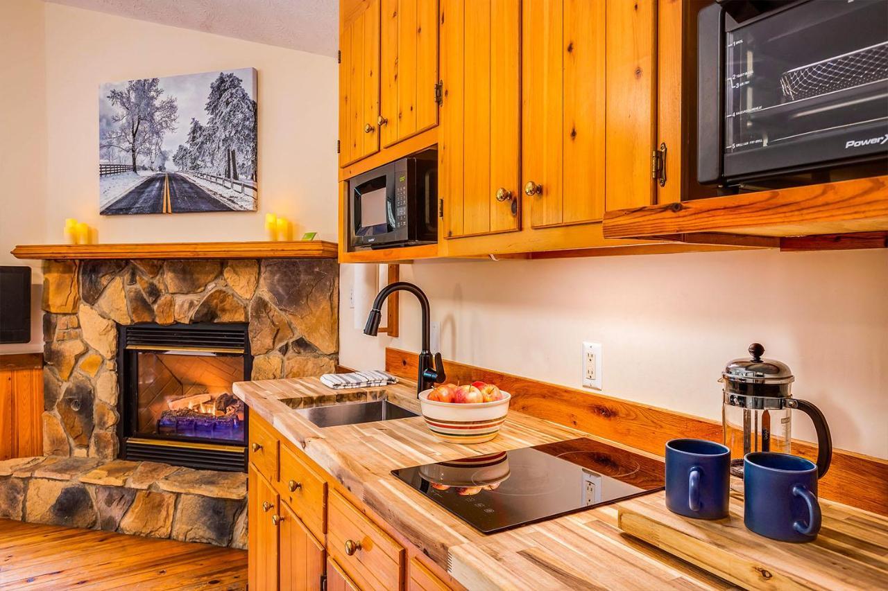 Love Ridge Mountain Lodging Lyndhurst Exteriör bild