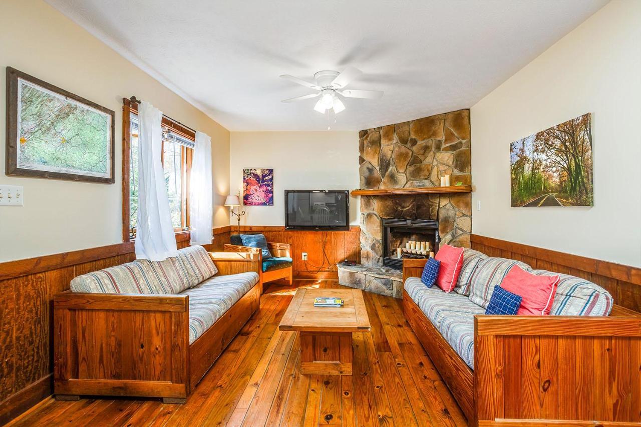 Love Ridge Mountain Lodging Lyndhurst Exteriör bild
