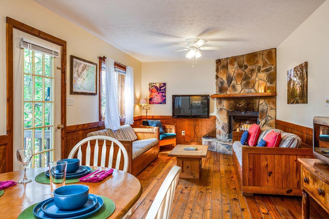 Love Ridge Mountain Lodging Lyndhurst Exteriör bild
