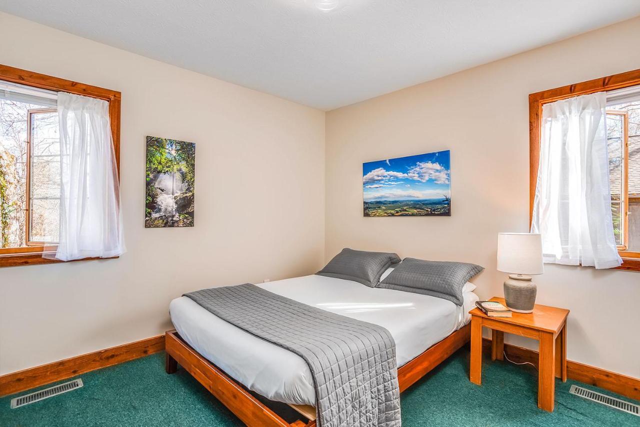 Love Ridge Mountain Lodging Lyndhurst Exteriör bild