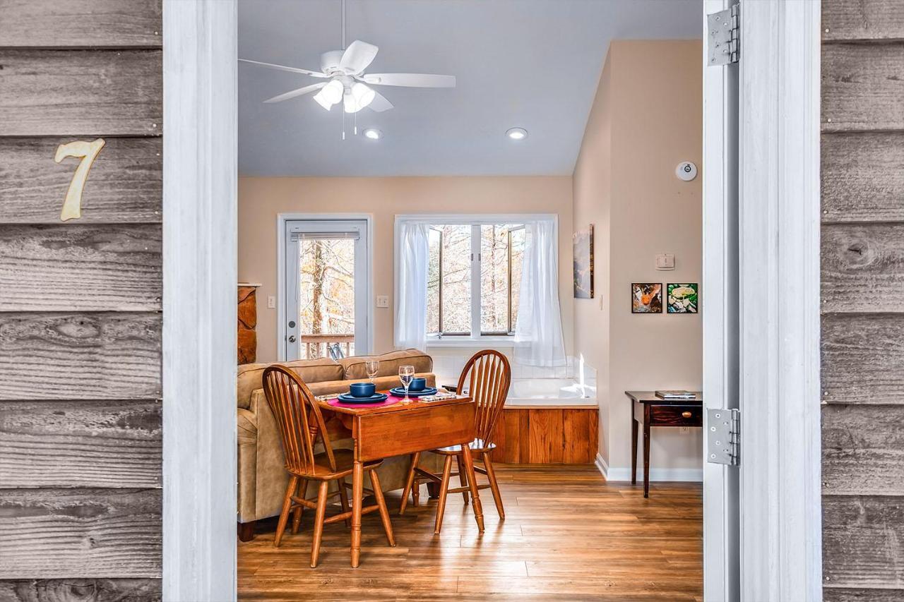 Love Ridge Mountain Lodging Lyndhurst Exteriör bild