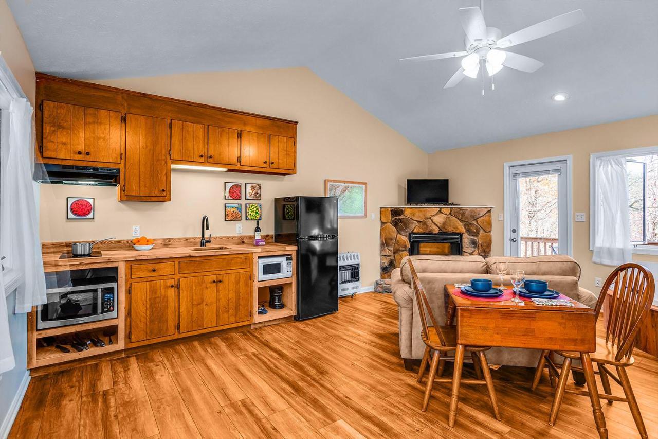 Love Ridge Mountain Lodging Lyndhurst Exteriör bild