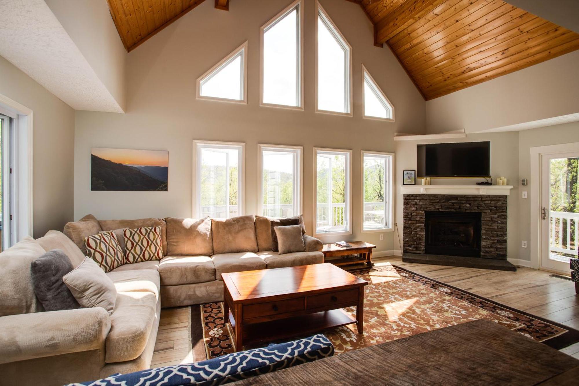 Love Ridge Mountain Lodging Lyndhurst Exteriör bild