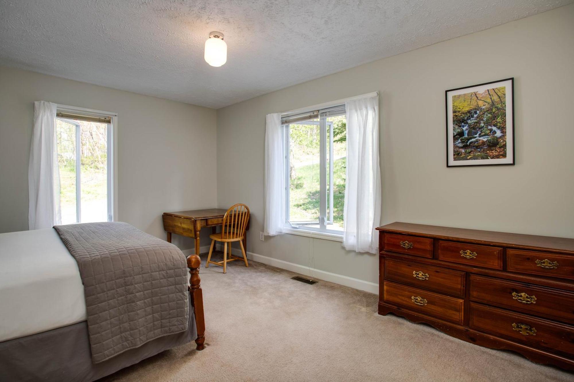 Love Ridge Mountain Lodging Lyndhurst Exteriör bild