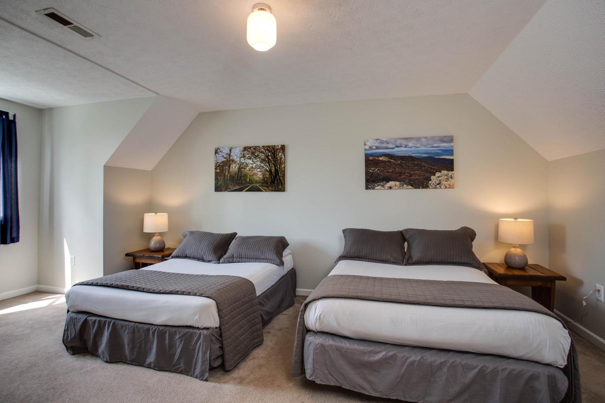 Love Ridge Mountain Lodging Lyndhurst Exteriör bild