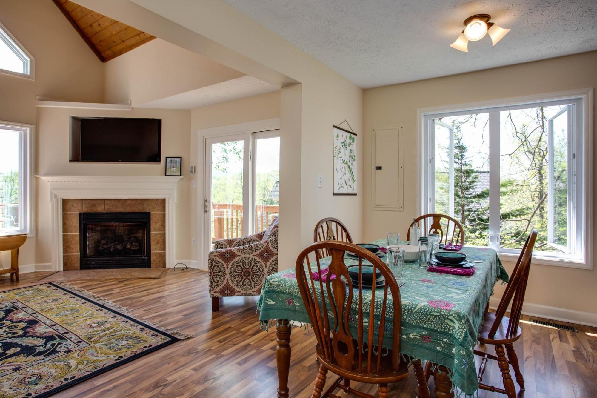 Love Ridge Mountain Lodging Lyndhurst Exteriör bild