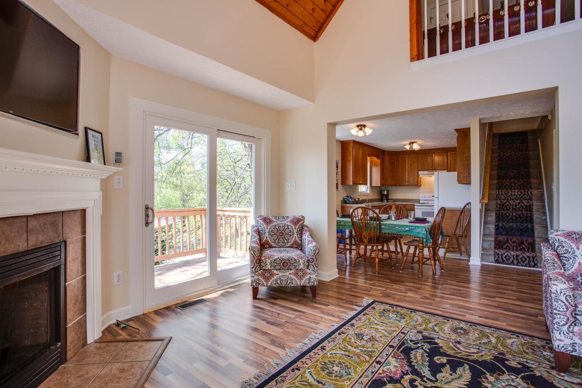 Love Ridge Mountain Lodging Lyndhurst Exteriör bild
