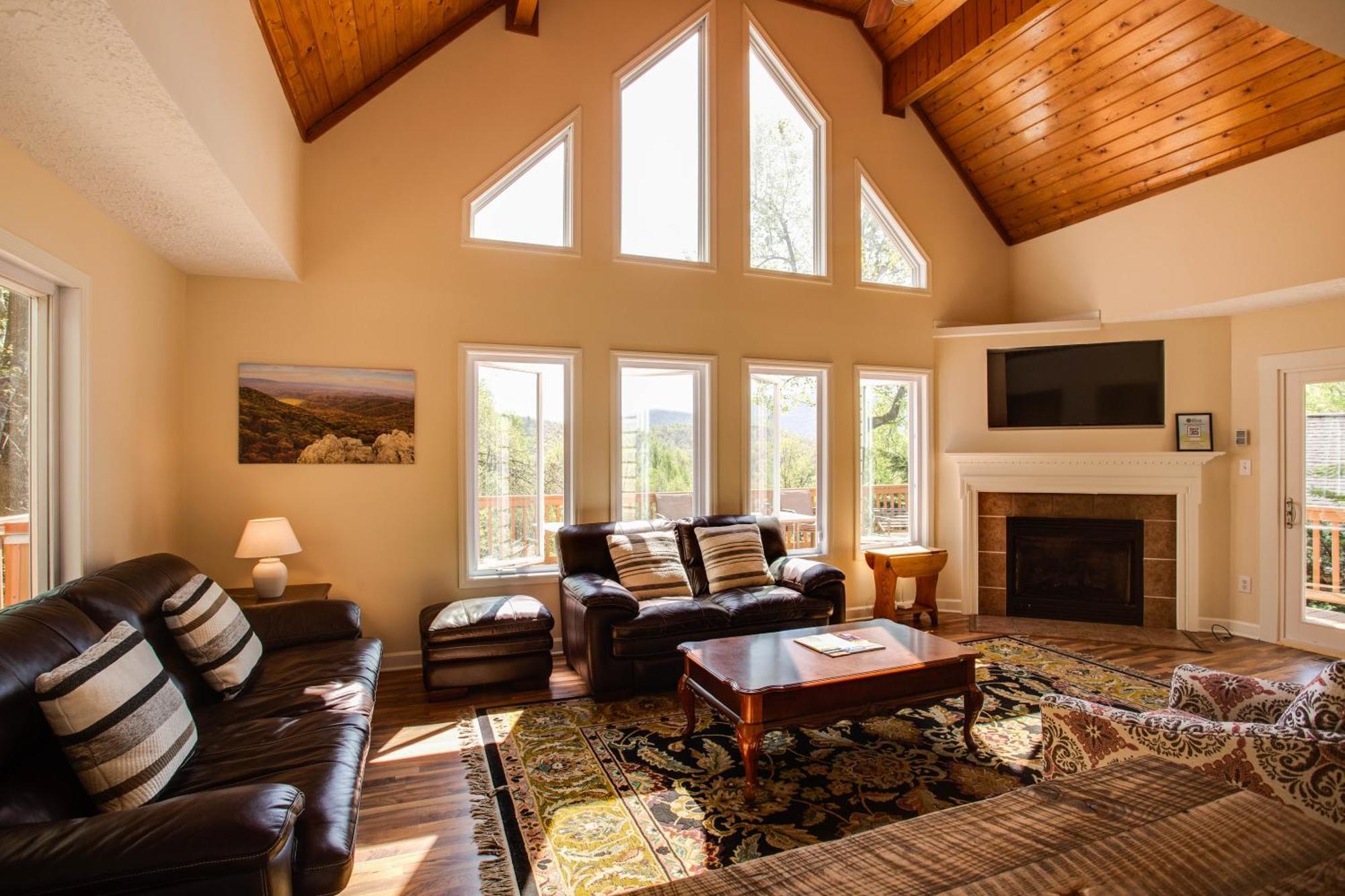 Love Ridge Mountain Lodging Lyndhurst Exteriör bild