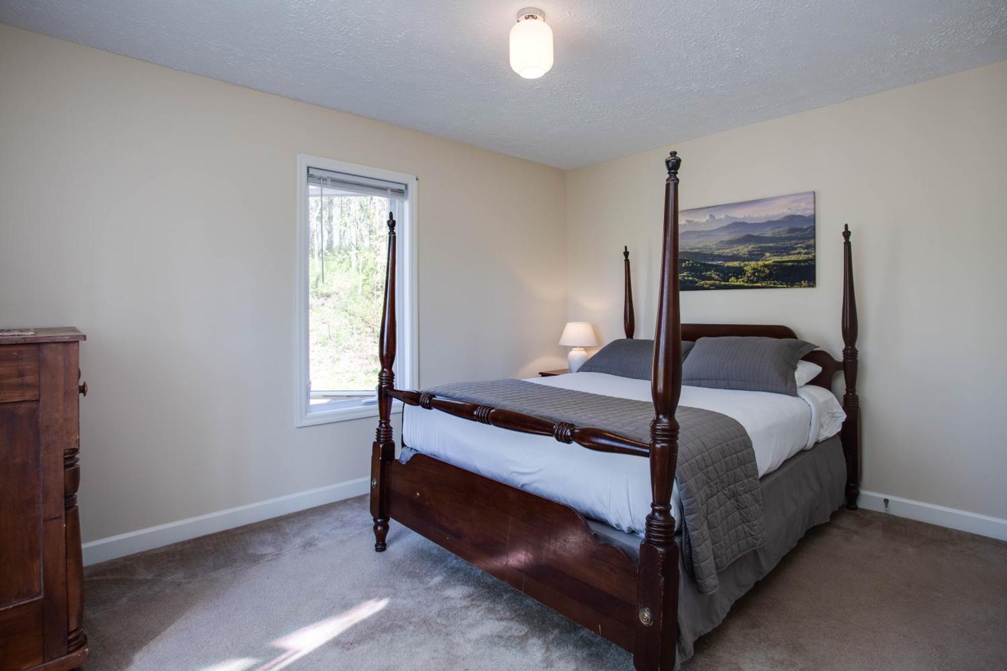 Love Ridge Mountain Lodging Lyndhurst Exteriör bild