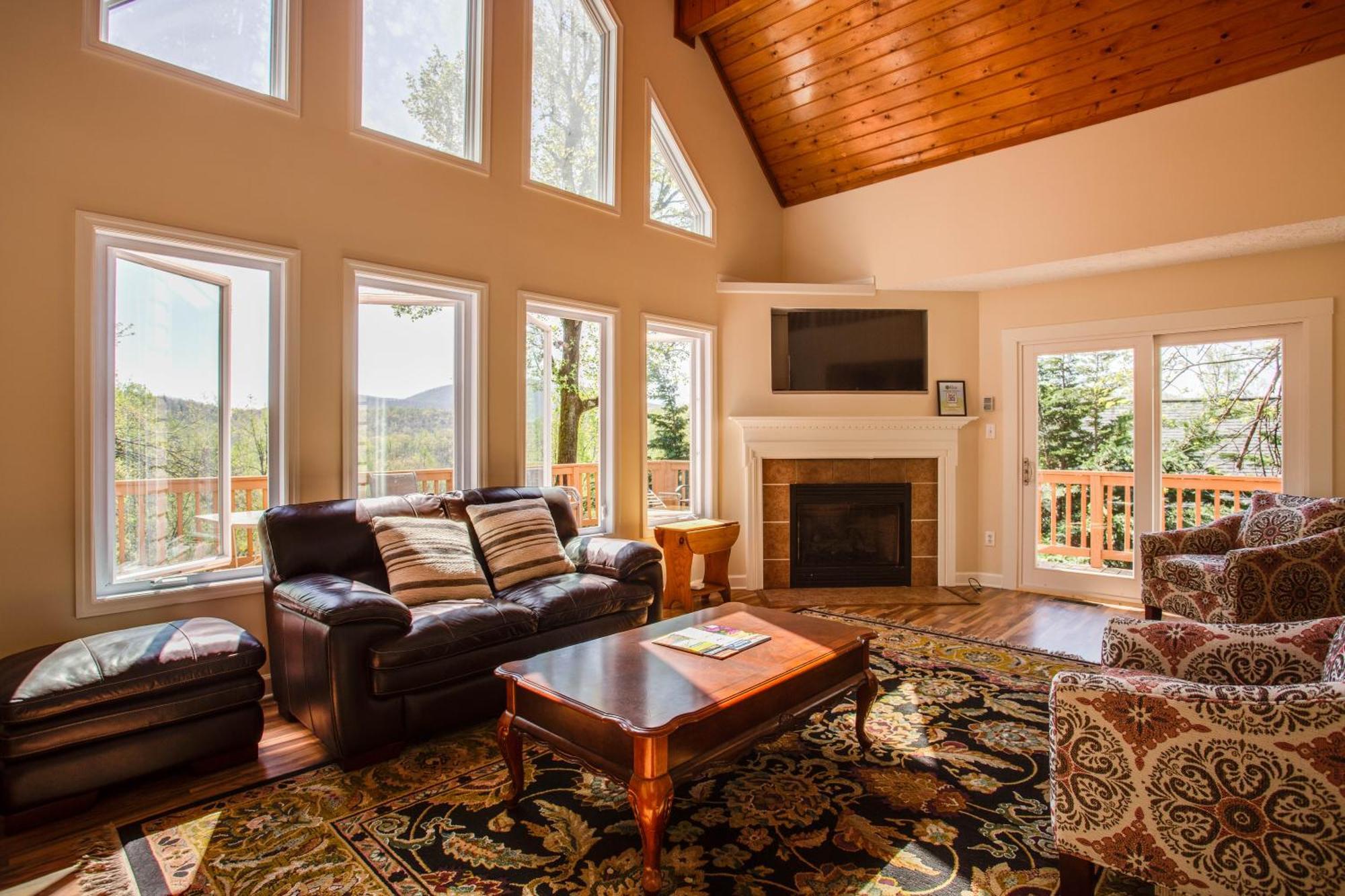 Love Ridge Mountain Lodging Lyndhurst Exteriör bild