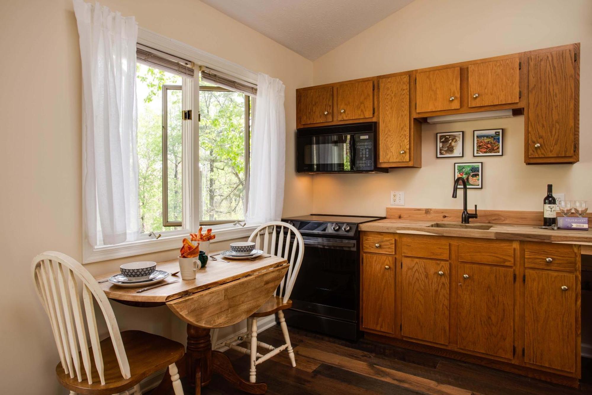 Love Ridge Mountain Lodging Lyndhurst Exteriör bild